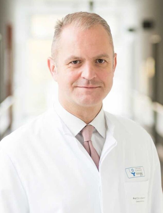 Doctor Urologist Tomas Martin